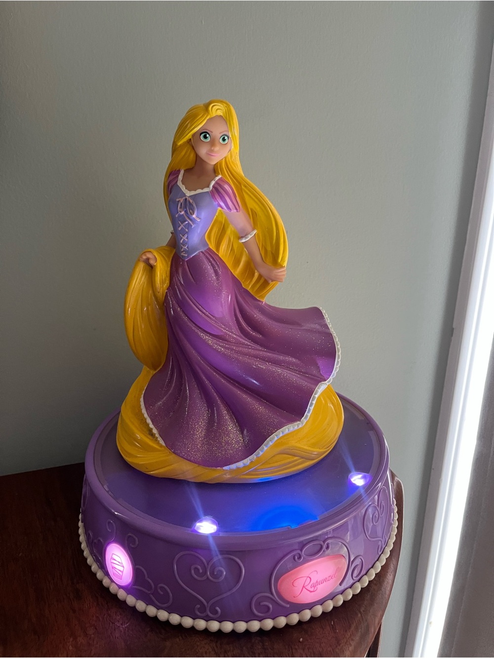 Disney Princess Rapunzel Light Up Singing talking Coin Bank!
